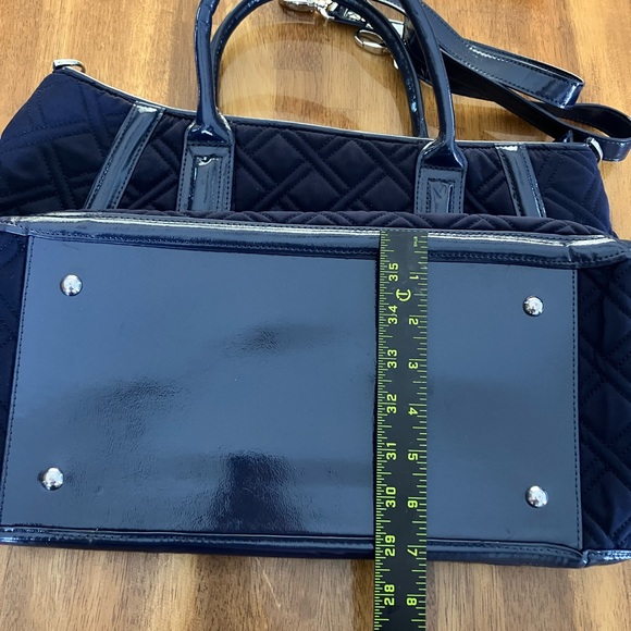 EUC Vera Bradley Navy Blue trapeze tote. - Picture 4 of 7